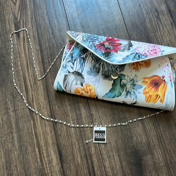 Beautiful Floral Clutch - Picture 5 of 7